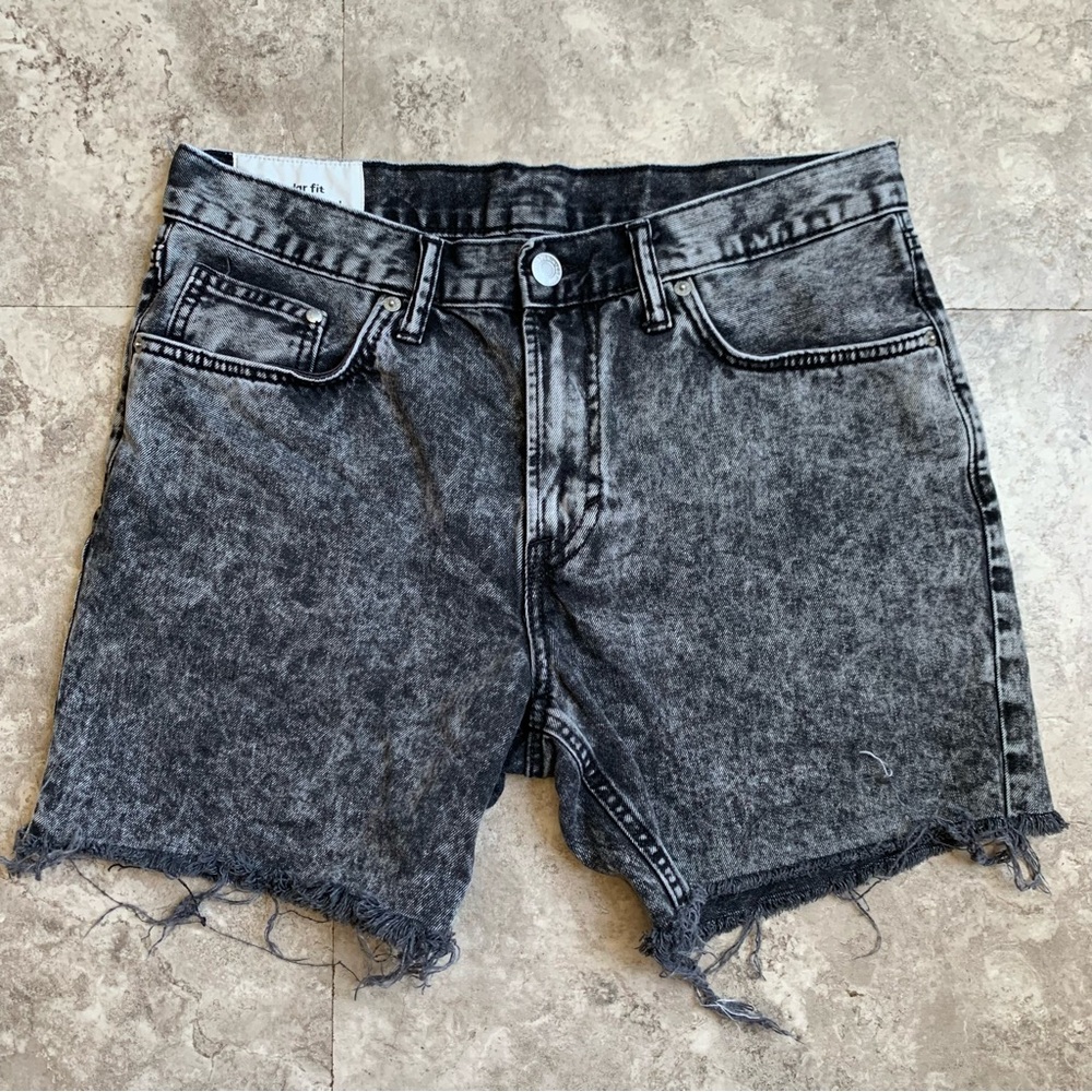 H&M Coupe Standard Cut Off Shorts Size 32